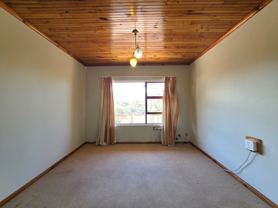 4 Bedroom Property for Sale in Wavecrest Eastern Cape